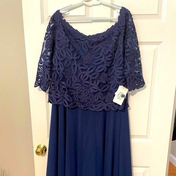 Soulmates Dresses & Skirts - Soulmates Plus Size off the shoulder navy gown